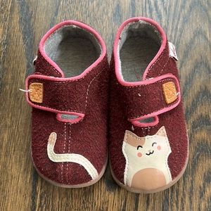 See Kai Run cat slippers size 7